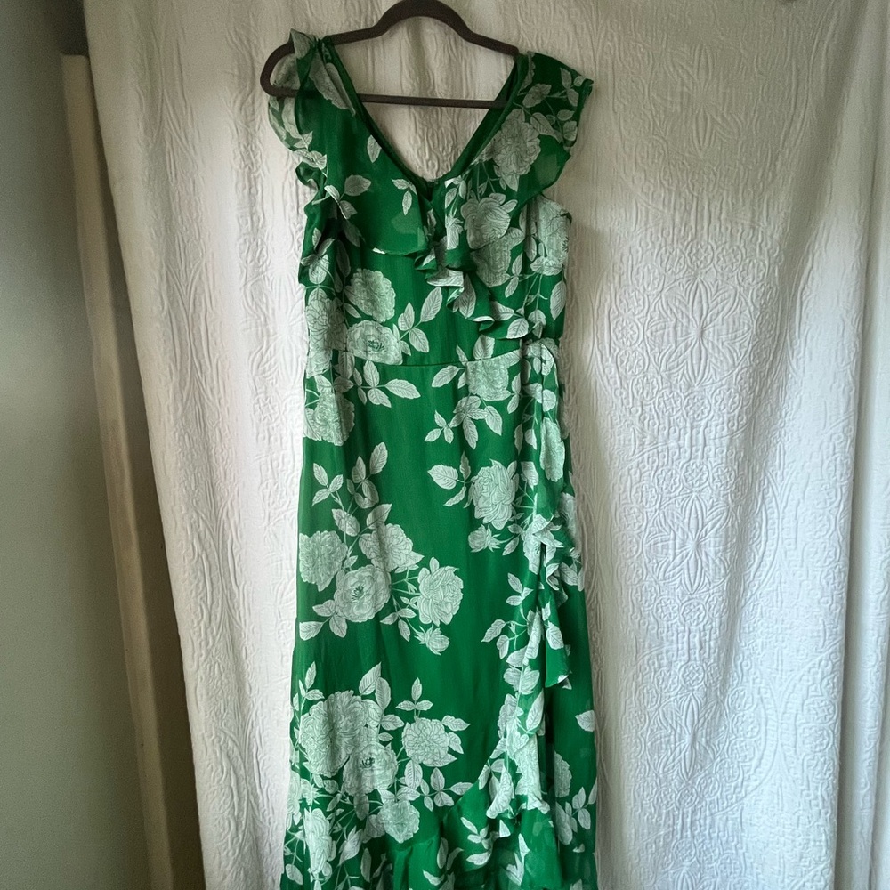London Times Green and White Floral Maxi Dress